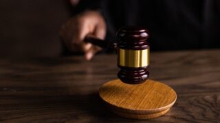 交通事故事件で訴訟をするかの判断基準